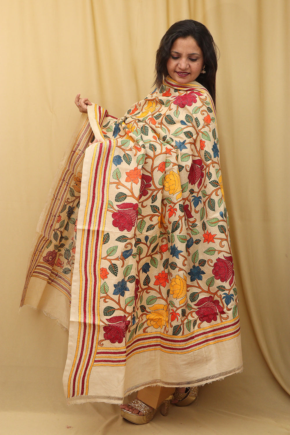 Pastel Kantha Tussar Silk Dupatta: Hand Embroidered - Luxurion World