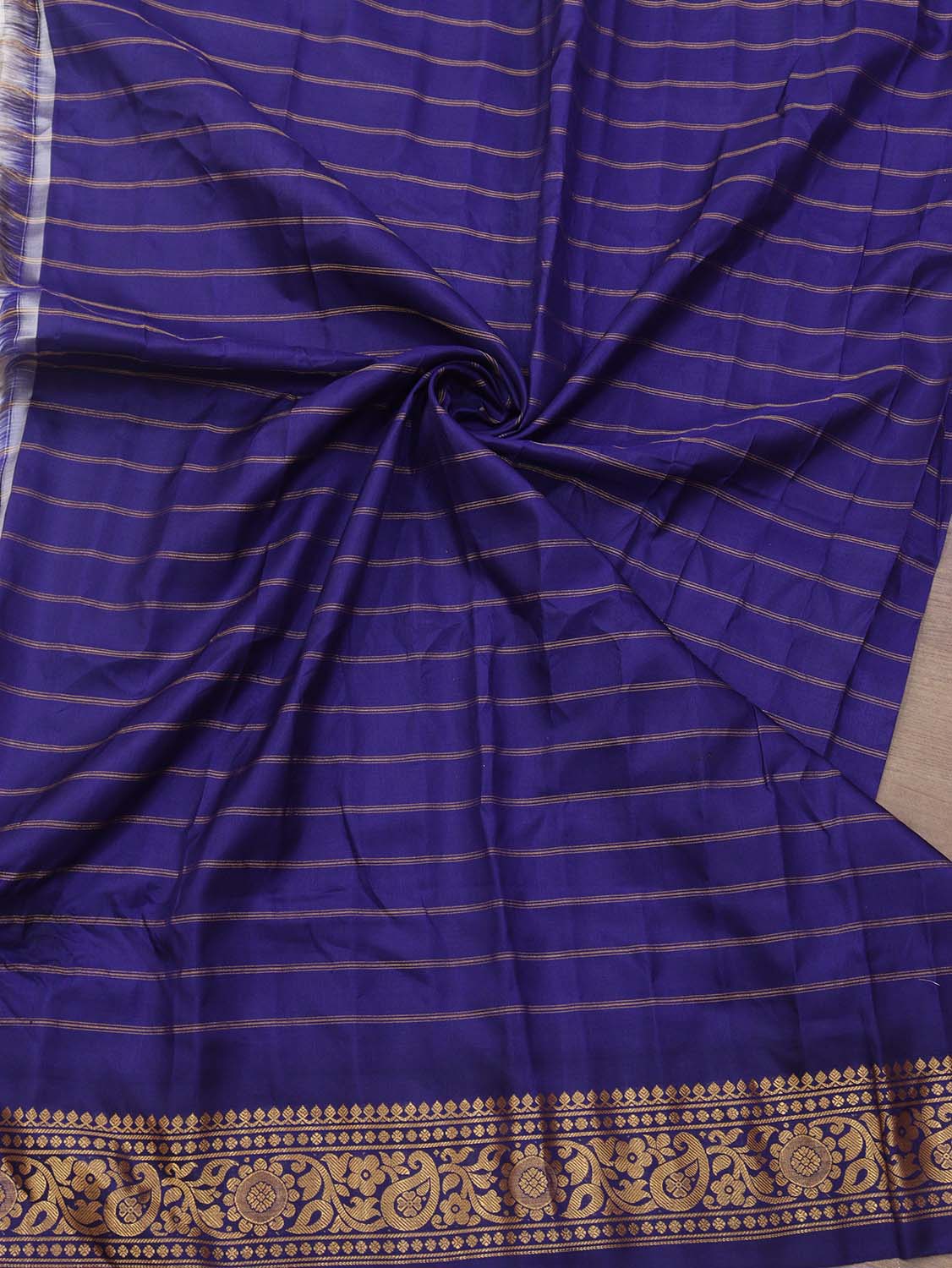 Exquisite Pastel Gadwal Handloom Silk Saree - Pure Elegance - Luxurion World