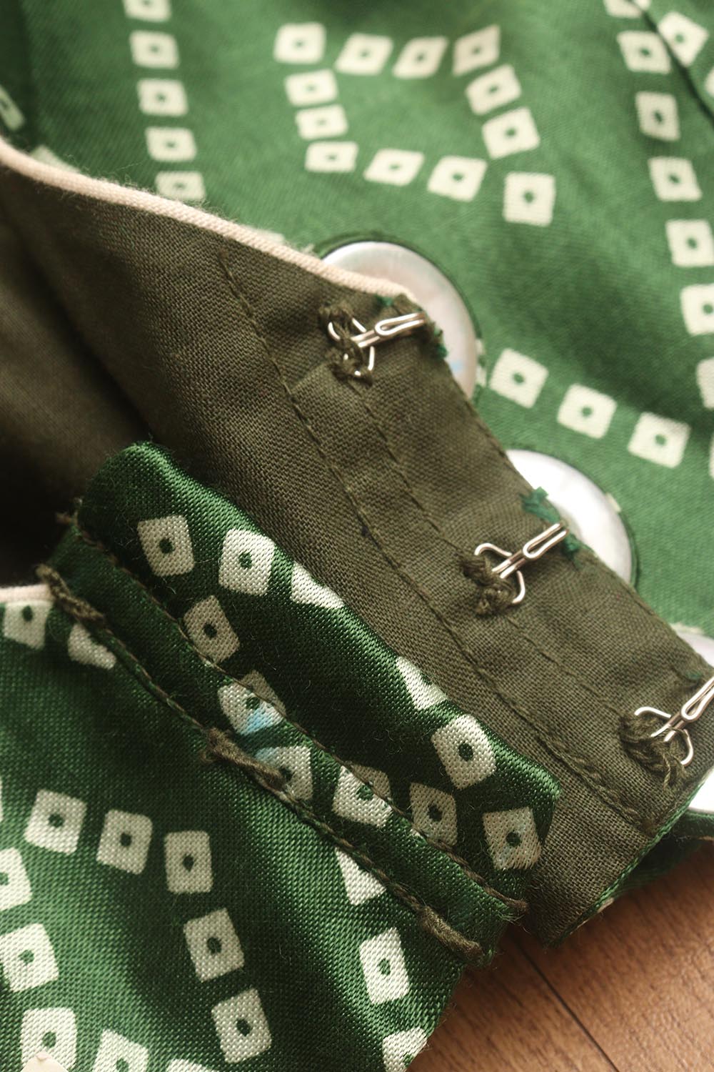 Green Digital Printed Bandhani Design Modal Silk V Neck Padded Blouse - Luxurion World