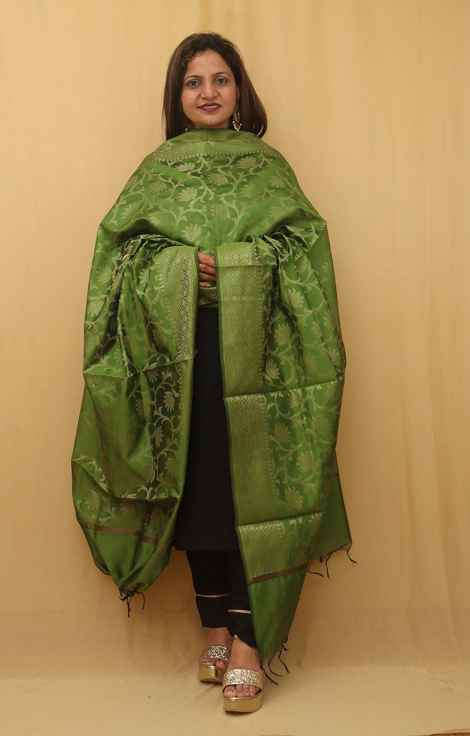 Stylish Green Banarasi Cotton Silk Dupatta for Ethnic Charm - Luxurion World