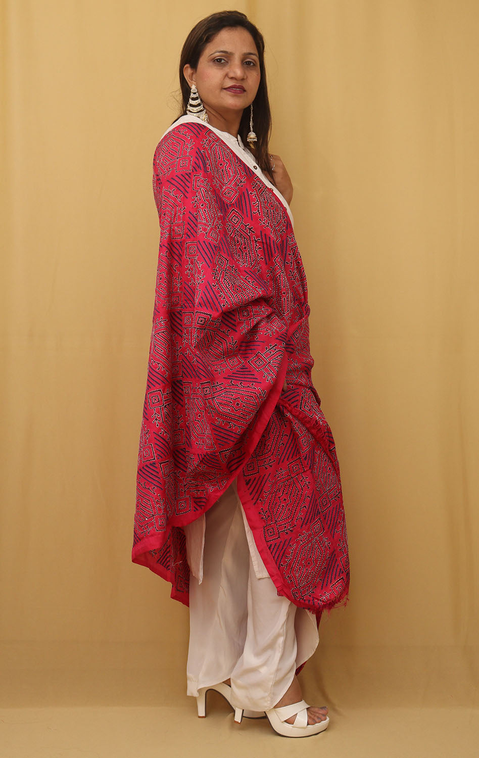 Stunning Pink Kantha Silk Dupatta with Hand Embroidery - Perfect for Any Occasion! - Luxurion World