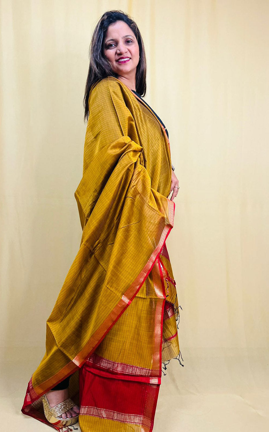 Stunning Yellow Maheshwari Silk Cotton Dupatta - Handloom Crafted - Luxurion World