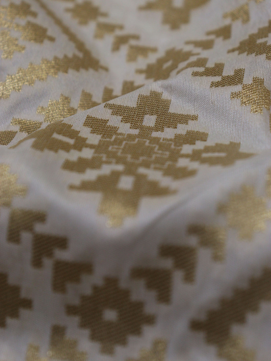 Dazzling Dyeable Banarasi Silk Fabric - 1 Mtr - Luxurion World