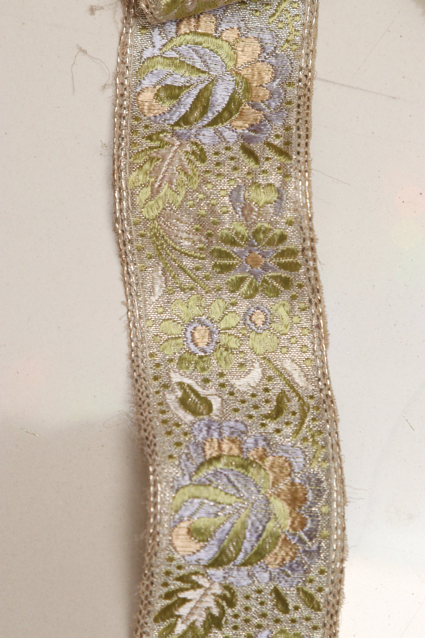 Golden Banarasi Handloom Vintage Pure Silk Border Lace ( 1 Mtr ) - Luxurion World