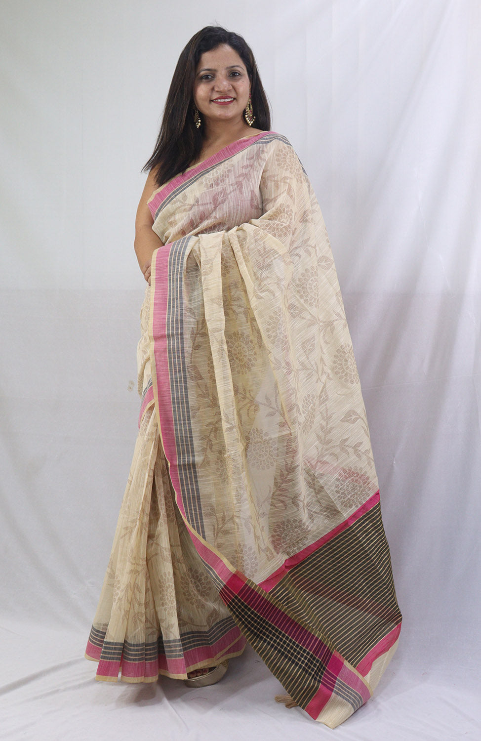 Stunning Off White Banarasi Cotton Silk Saree - Perfect for Any Occasion! - Luxurion World