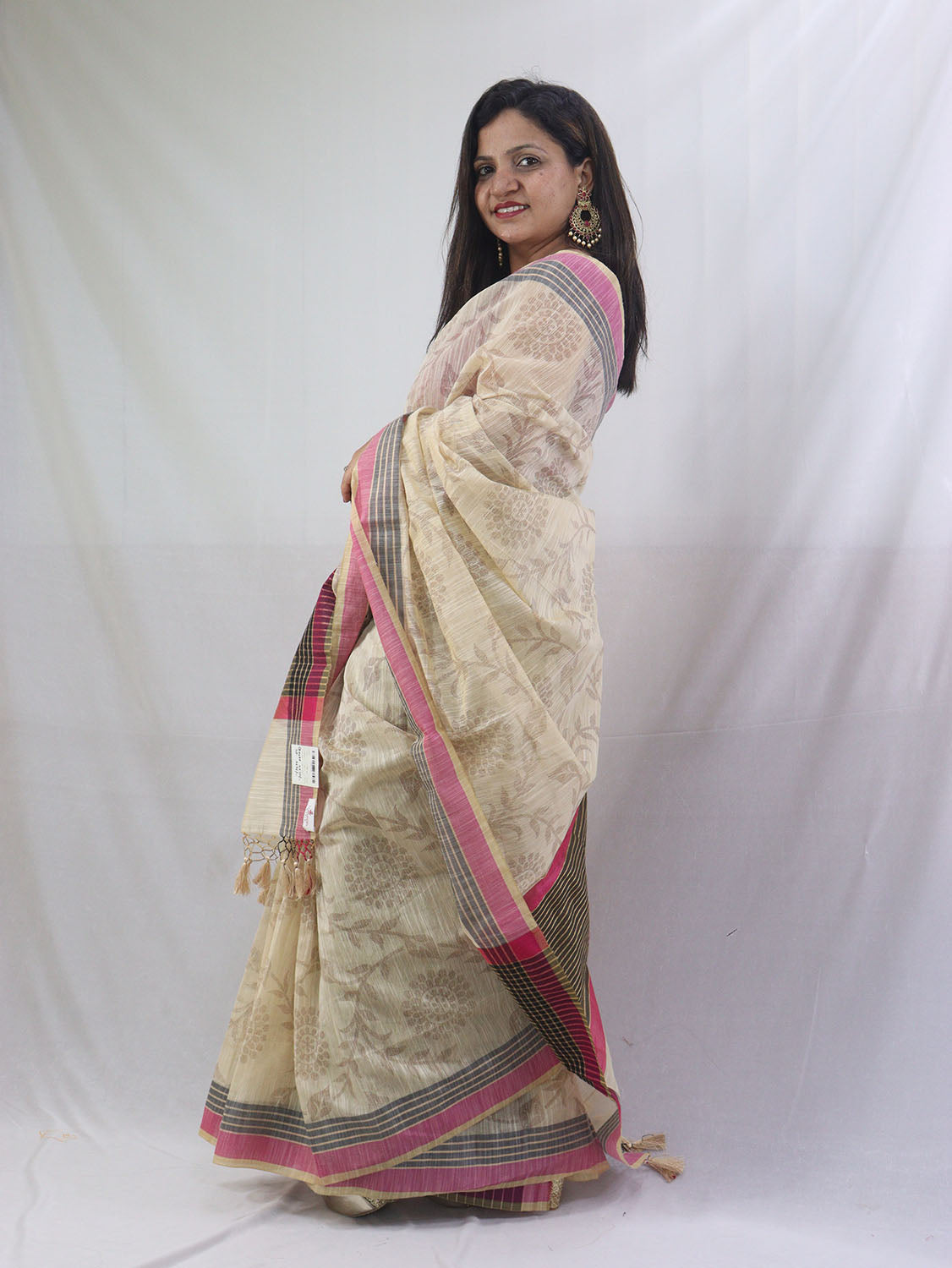 Stunning Off White Banarasi Cotton Silk Saree - Perfect for Any Occasion! - Luxurion World