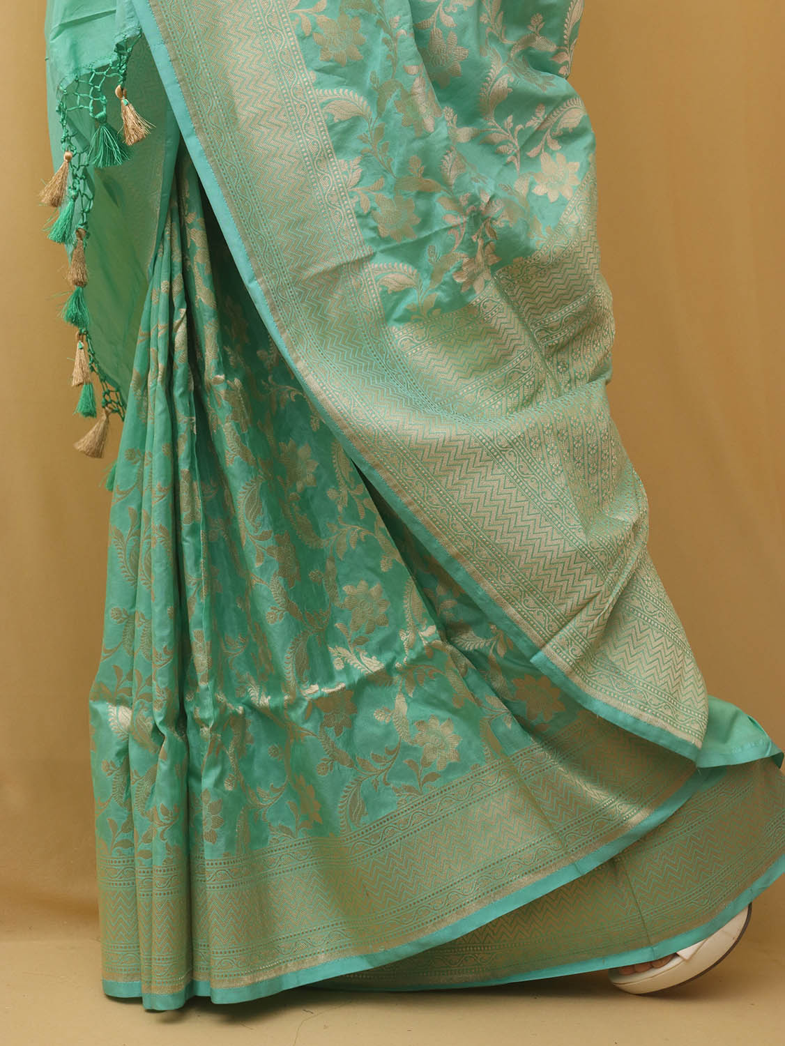 Green Banarasi Handloom Pure Katan Silk Saree - Luxurion World