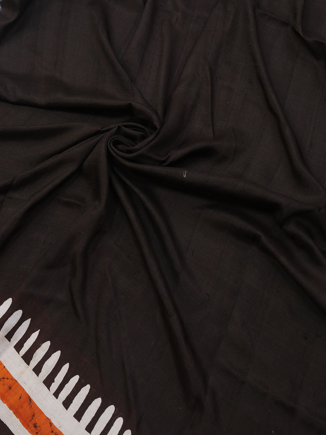 Stunning Off White Hand Batik Murshidabad Silk Saree - Perfect for Any Occasion! - Luxurion World