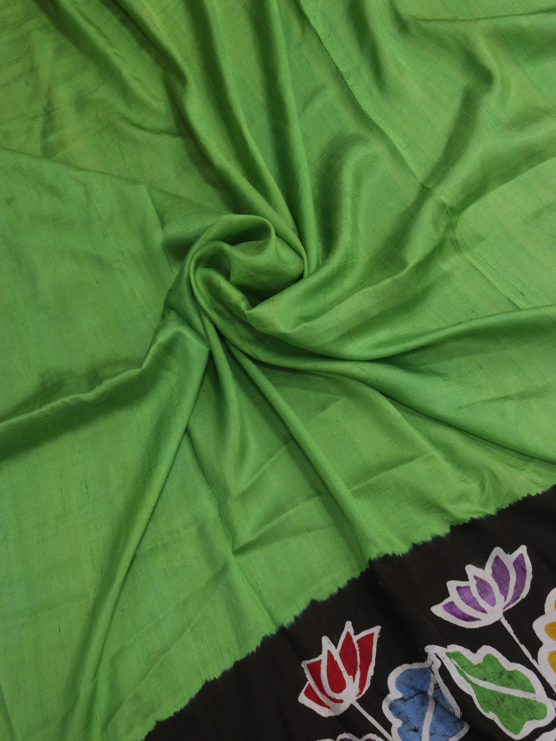 Stunning Green Hand Batik Murshidabad Silk Saree - Perfect for Any Occasion! - Luxurion World