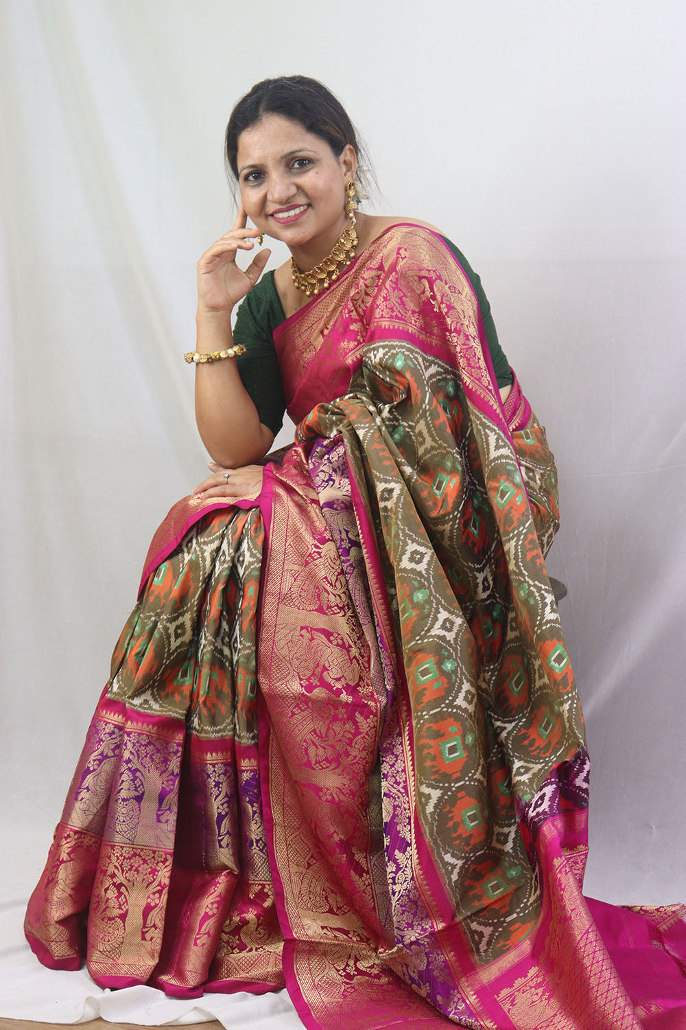 Stunning Green Handloom Ikat Pure Silk Saree with Kanjeevaram Border - Pochampally - Luxurion World