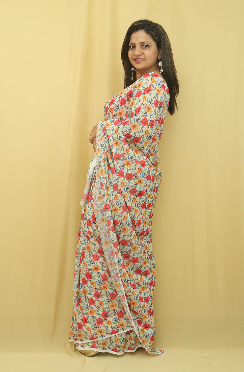 Off White Digital Printed Georgette Floral Design Saree - Luxurion World