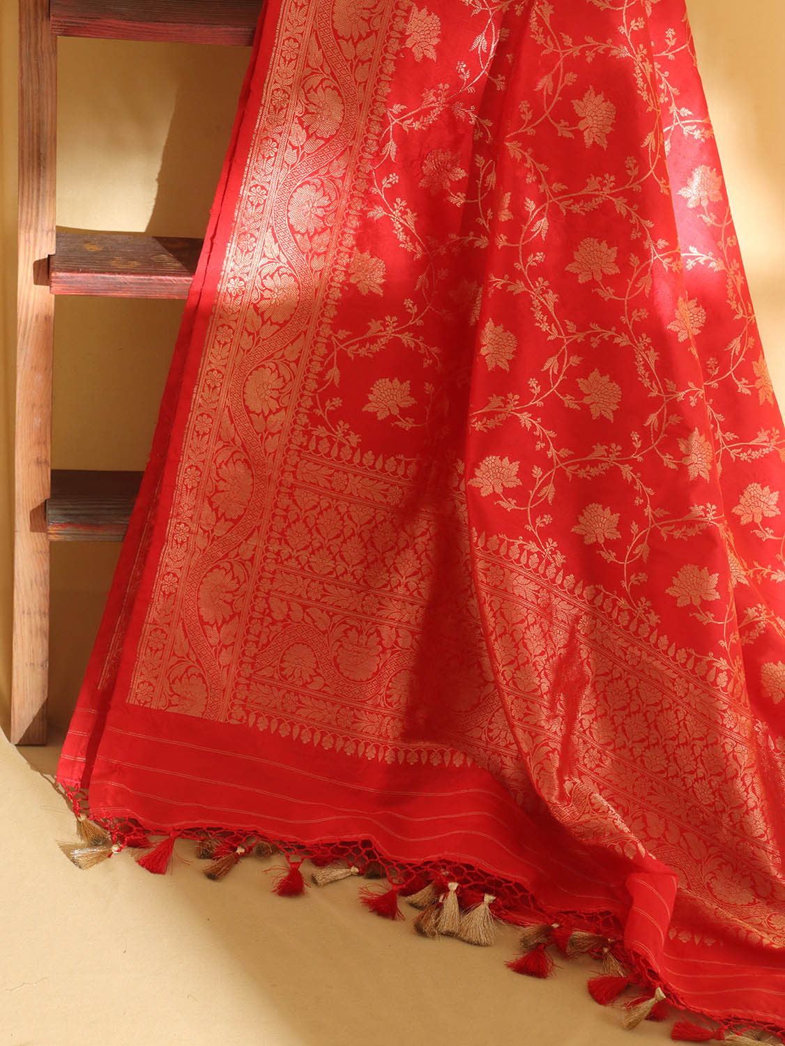 Red Handloom Banarasi Pure Katan Silk Dupatta - Luxurion World