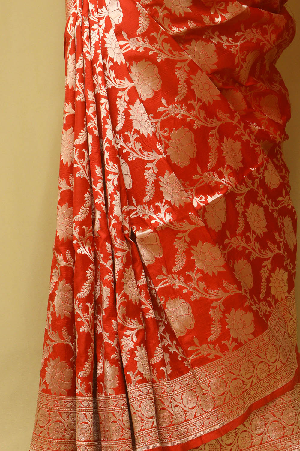 Red Banarasi Handloom Pure Katan Silk Flower Design Jaal Work Saree - Luxurion World