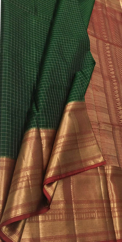 Green Handloom Kanjeevaram Pure Silk Saree - Elegant and Timeless - Luxurion World