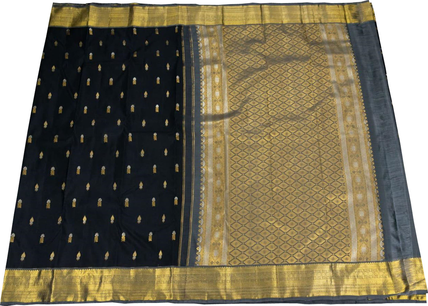 Black Kanjeevaram Handloom Pure Silk Saree - Luxurion World