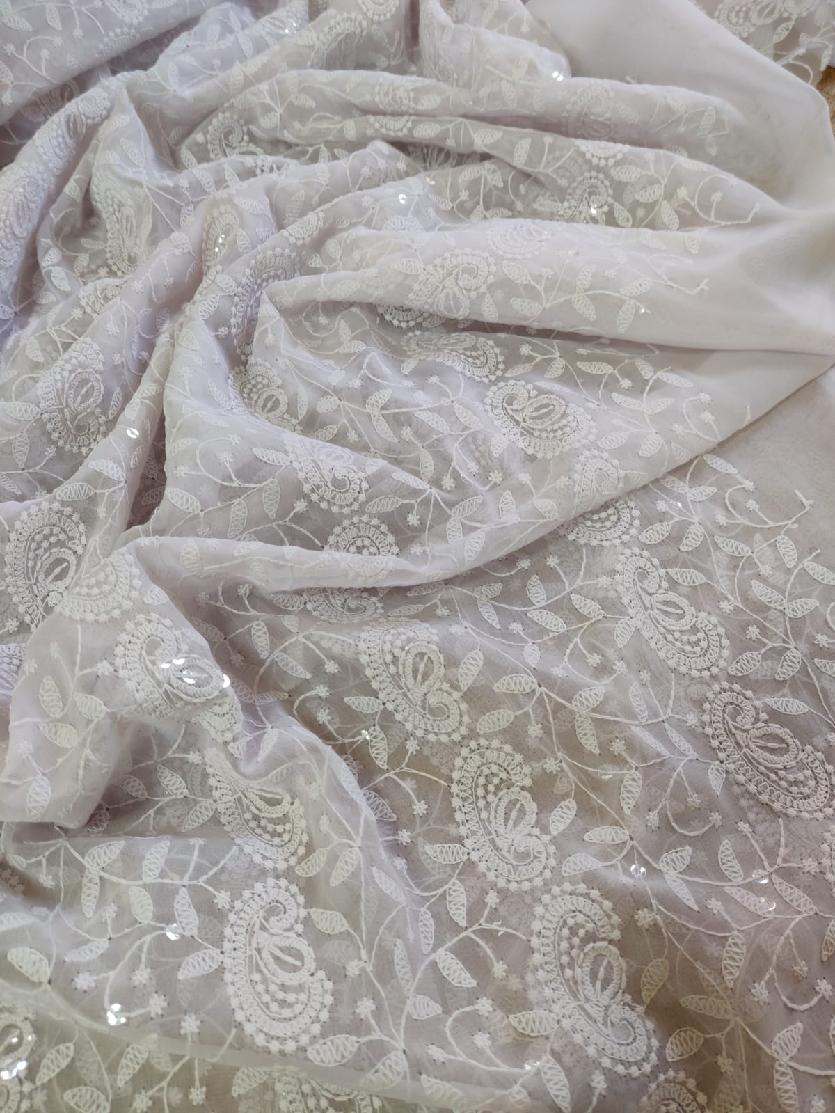 White Embroidered Chikankari Georgette Fabric (2.5 Mtrs) - Luxurion World
