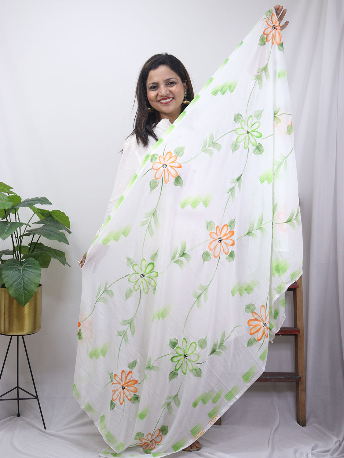 White Hand Painted Chiffon Dupatta - Luxurion World