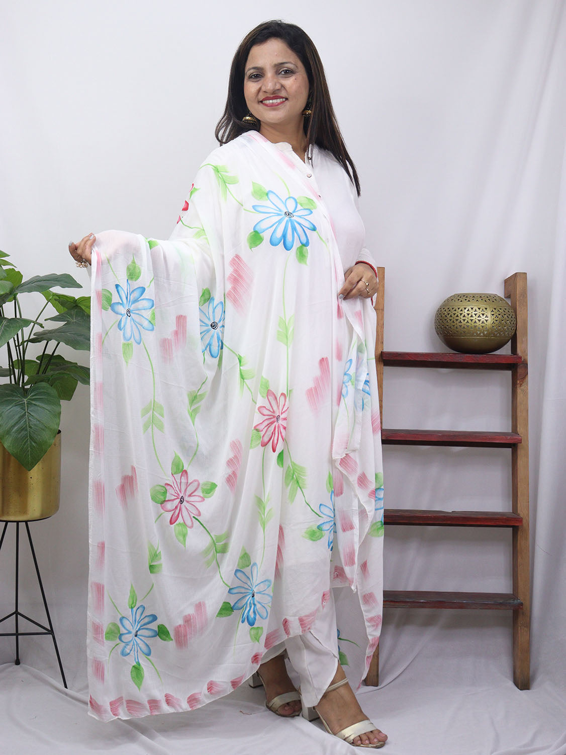 White Hand Painted Chiffon Dupatta - Luxurion World