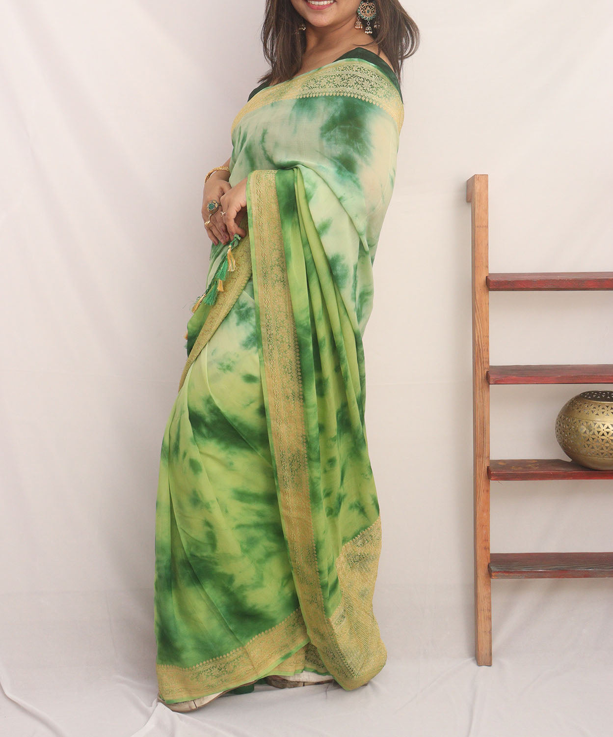 Green Banarasi Shibori Tie And Dye Georgette Saree - Luxurion World