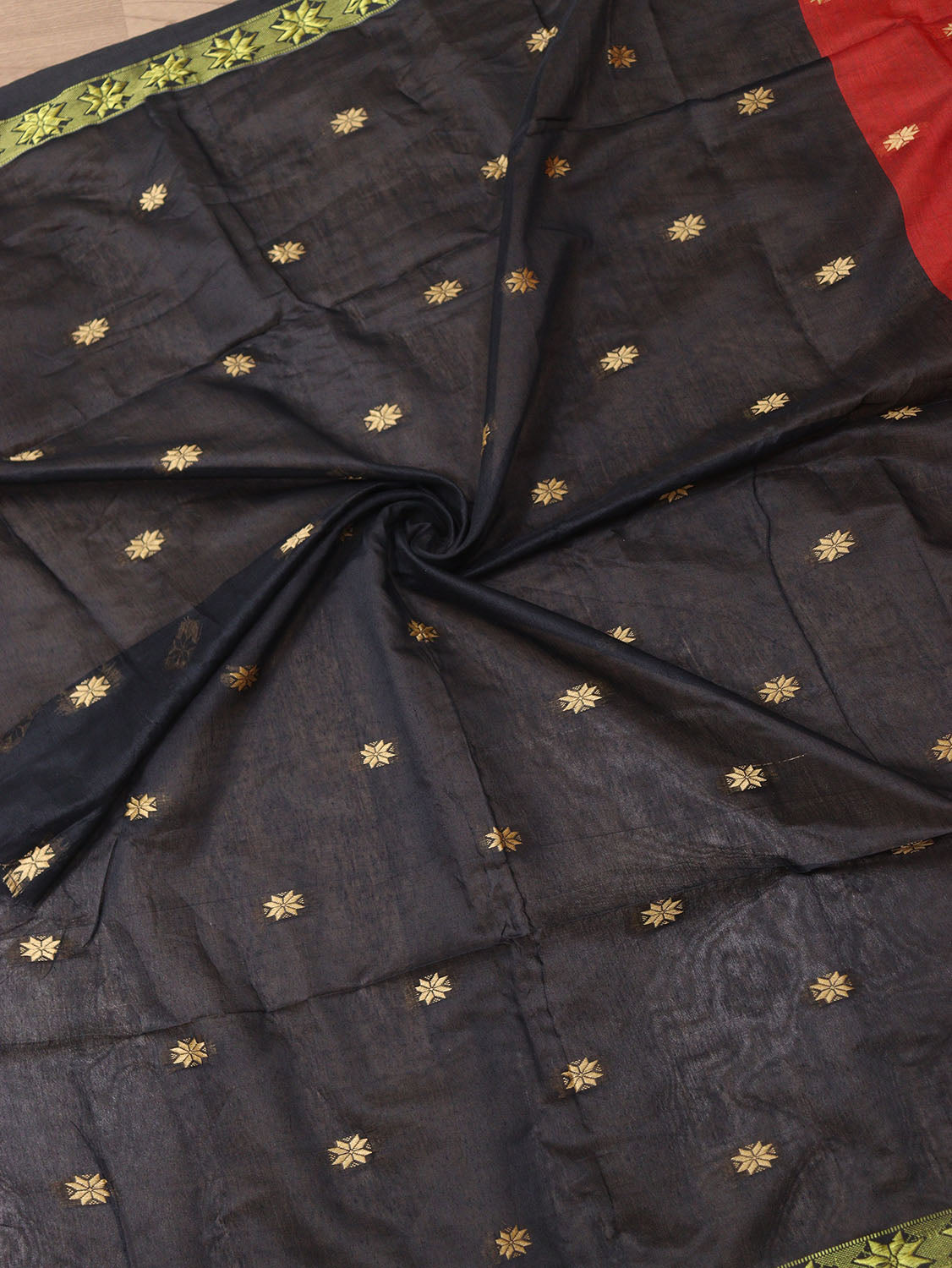 Stunning Red Bengal Cotton Saree for Traditional Look - Luxurion World