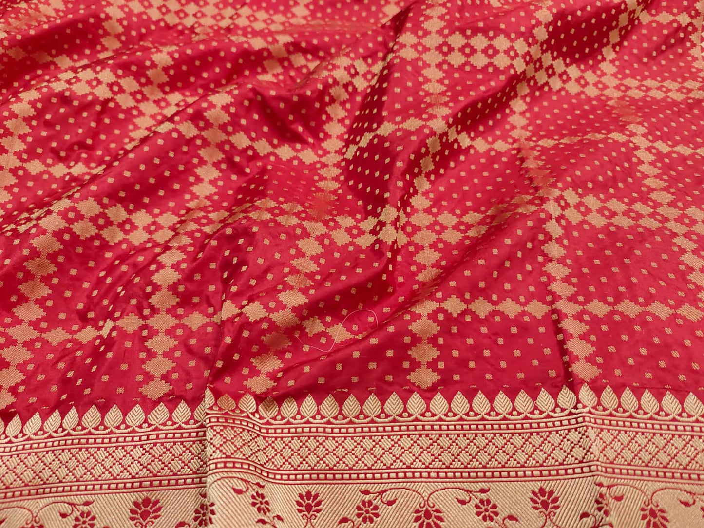 Red Banarasi Handloom Pure Katan Silk Dupatta - Luxurion World