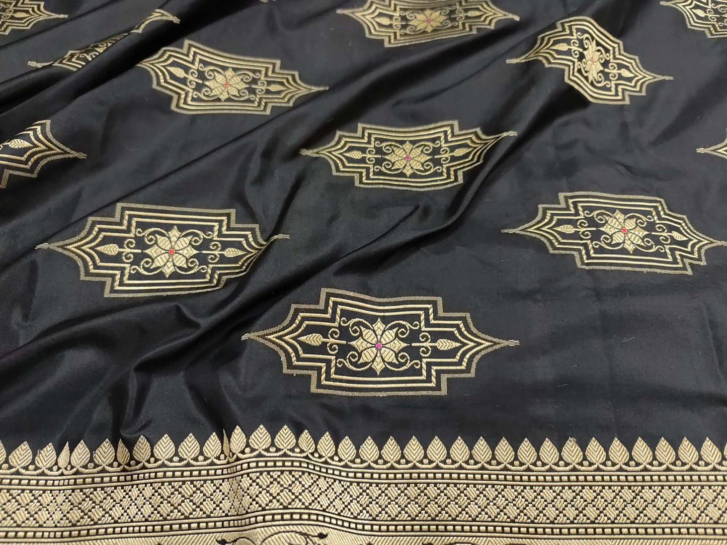 Black Banarasi Handloom Pure Katan Silk Dupatta - Luxurion World