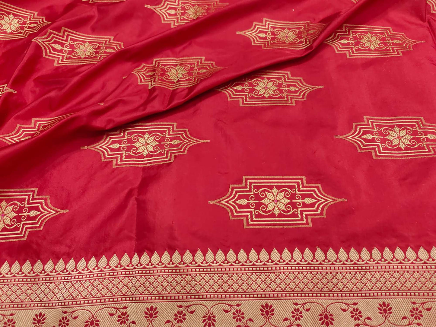 Red Banarasi Handloom Pure Katan Silk Dupatta - Luxurion World