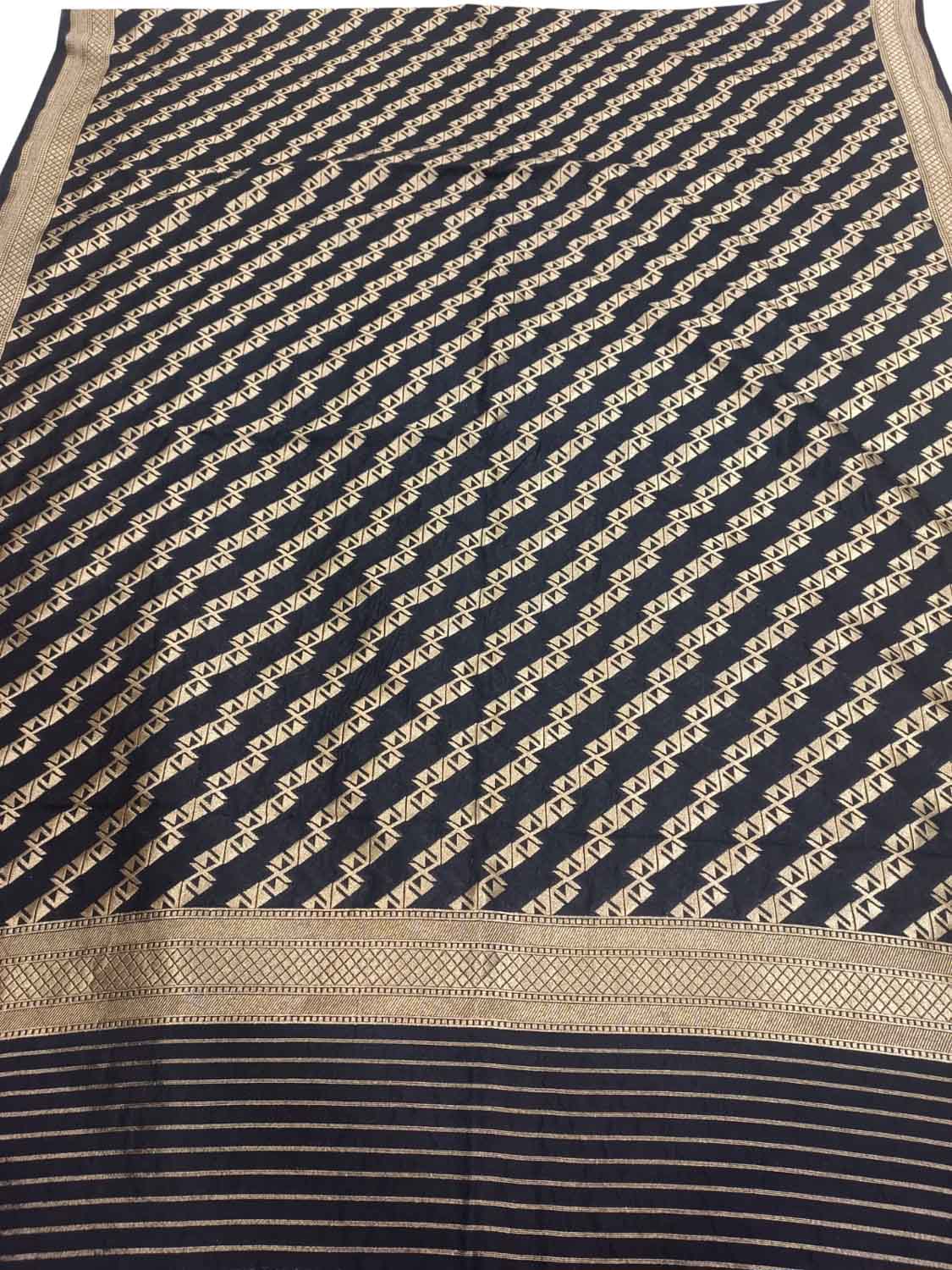 Black Banarasi Silk Dupatta - Luxurion World