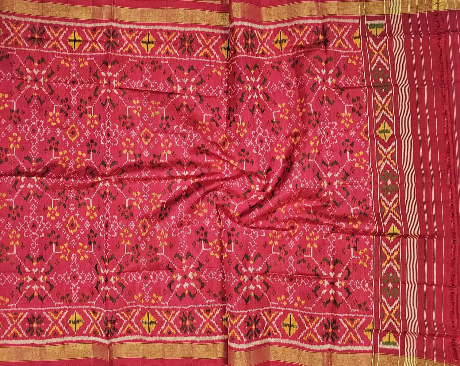 Pink Patola Handloom Silk Dupatta: Exquisite Single Ikat Design - Luxurion World