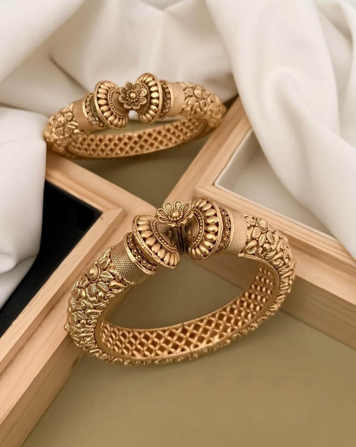 Golden Kundan Bangles - Luxurion World