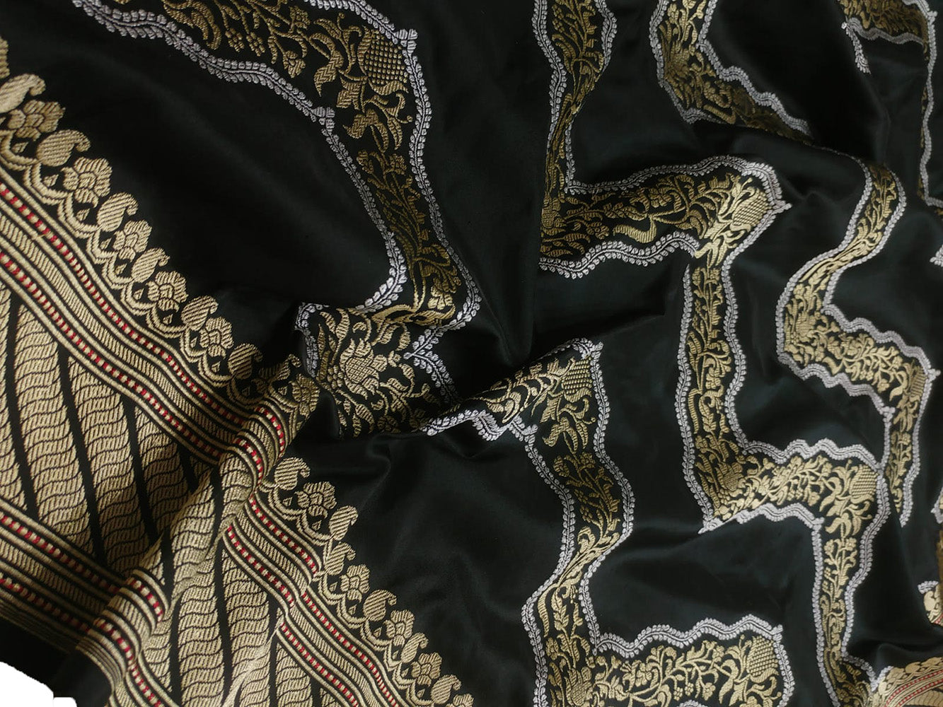 Black Handloom Banarasi Pure Katan Silk Sona Roopa Zig Zag Design Saree - Luxurion World