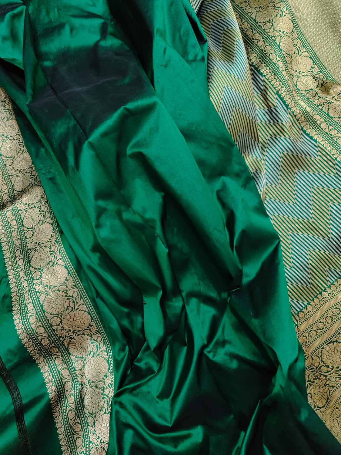 Green Handloom Banarasi Pure Katan Silk Zig Zag Design Saree - Luxurion World