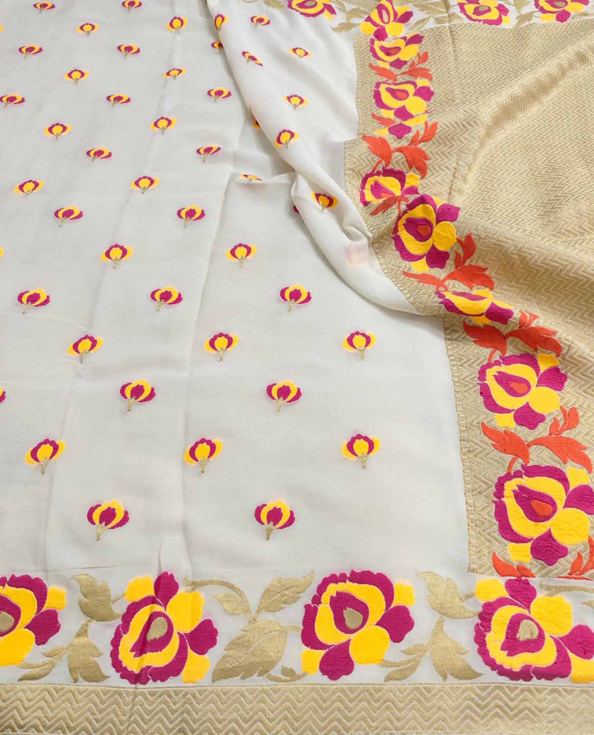 Dyeable Banarasi Handloom Pure Georgette Meenakari Saree - Luxurion World