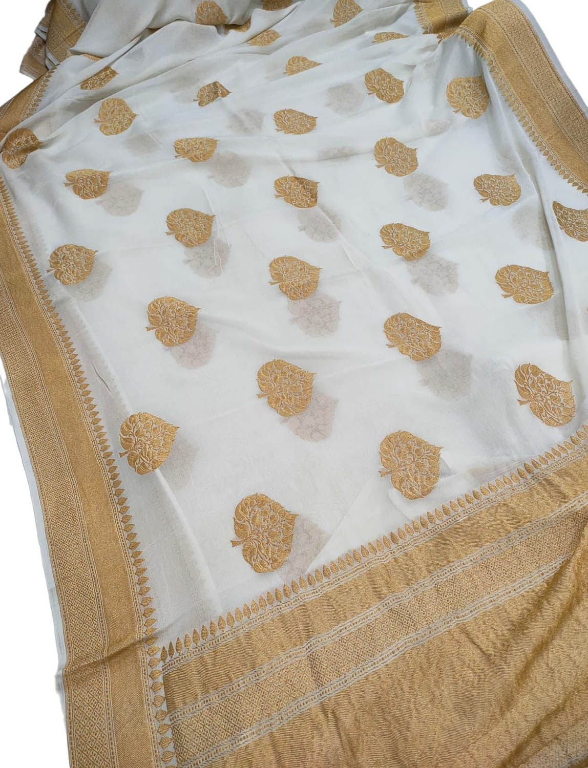 Dazzling Dyeable Banarasi Georgette Saree: Handloom Perfection - Luxurion World