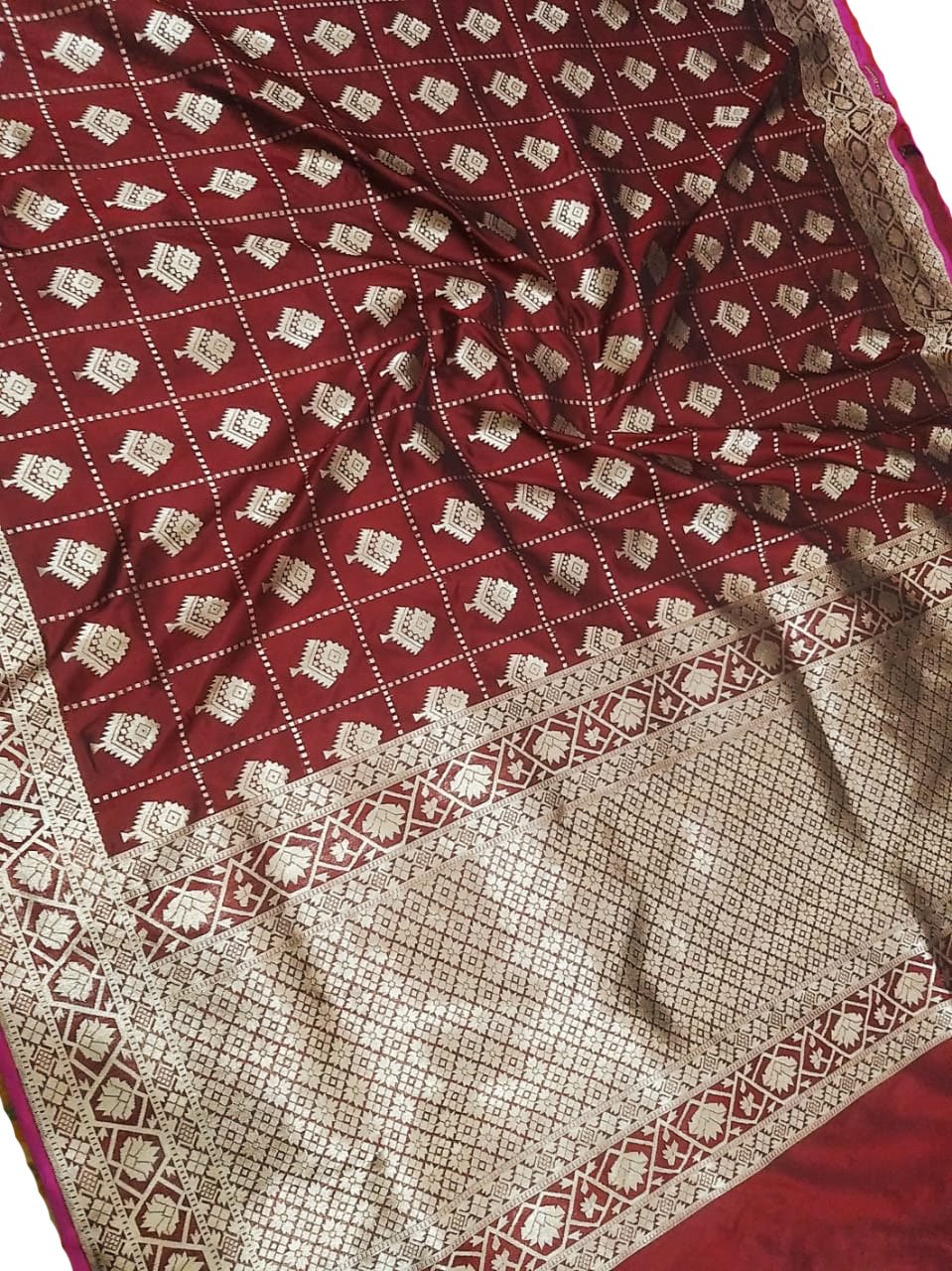 Maroon Handloom Banarasi Soft Katan Silk Opara Fully Kariyal Weaved Saree - Luxurion World