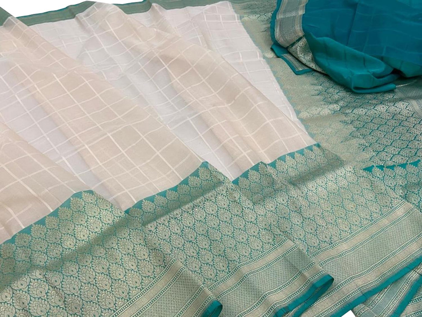 Off White Handloom Banarasi Pure Kora Silk Checks Design Saree - Luxurion World