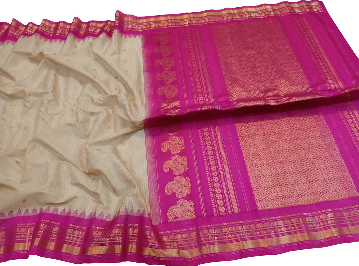Pastel Gadwal Handloom Sico Saree - Luxurion World