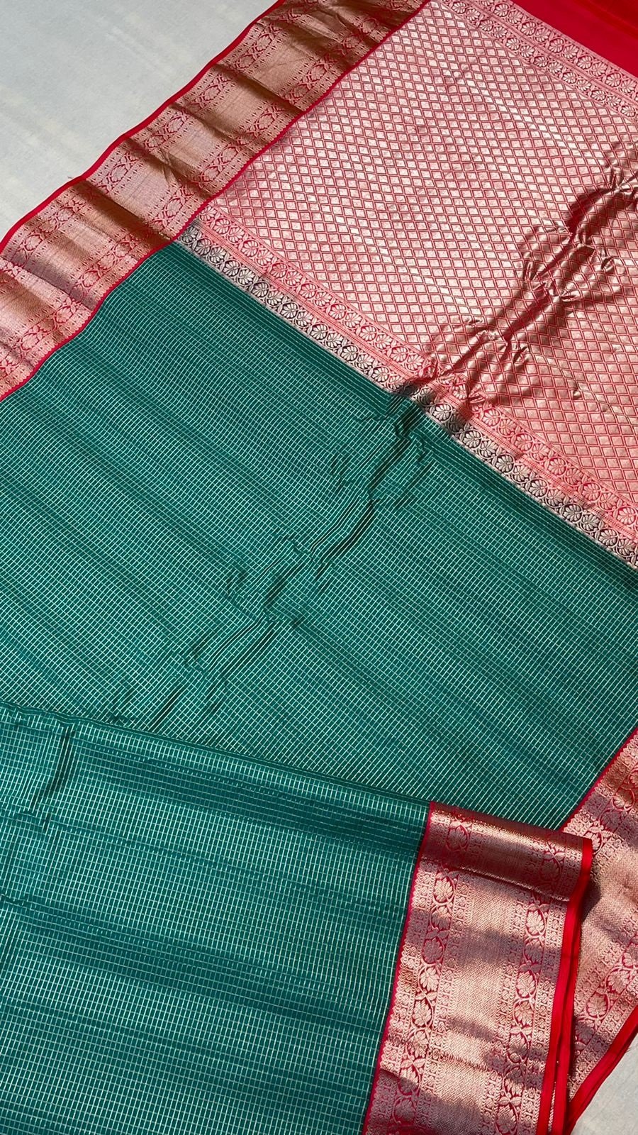 Green Handloom Gadwal Pure Silk Saree - Luxurion World