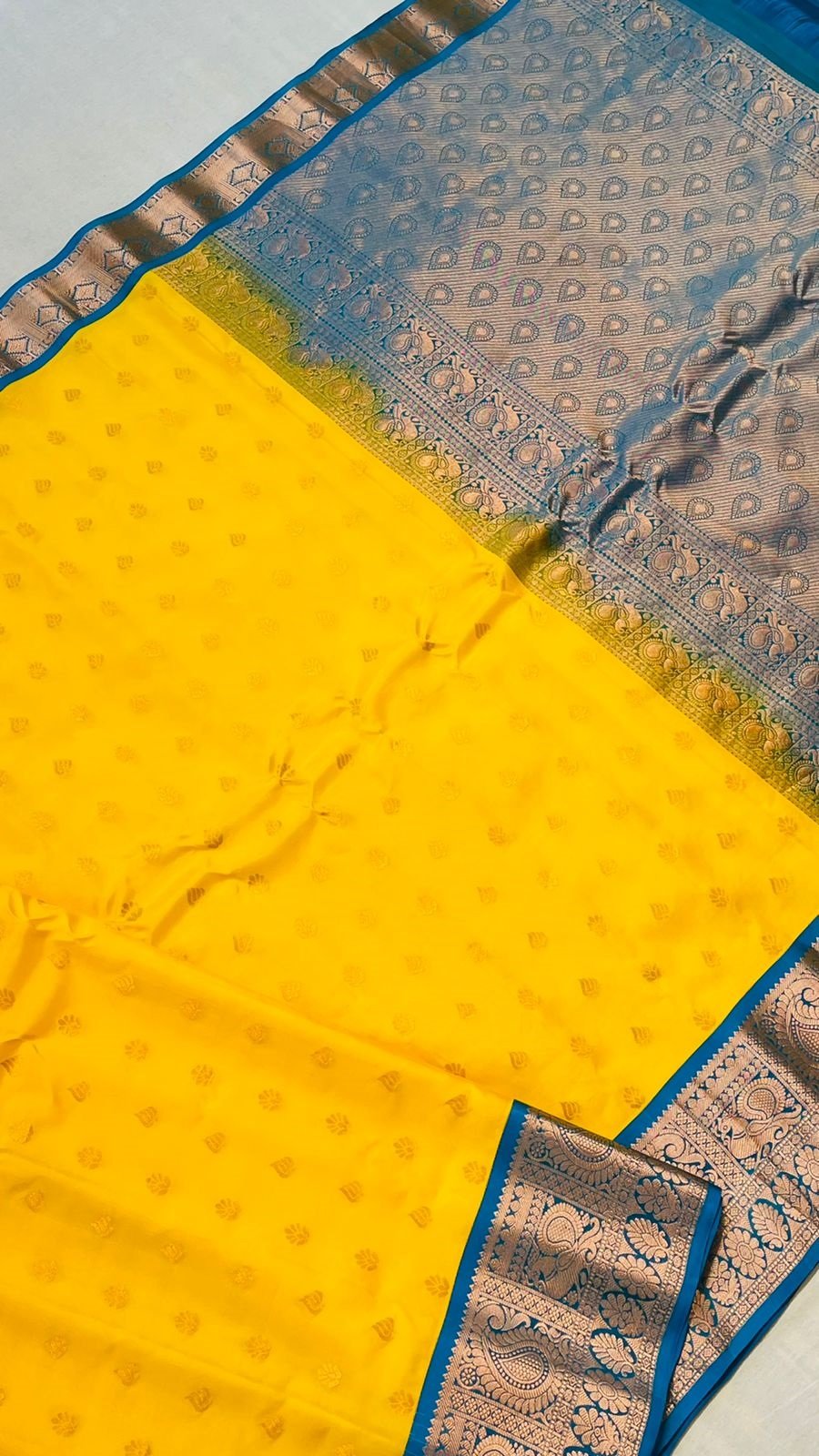 Yellow Handloom Gadwal Pure Silk Saree - Luxurion World