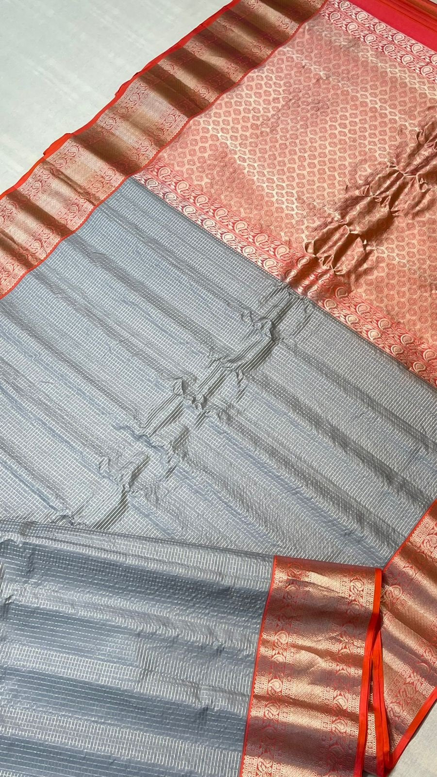 Grey Handloom Gadwal Pure Silk Saree - Luxurion World