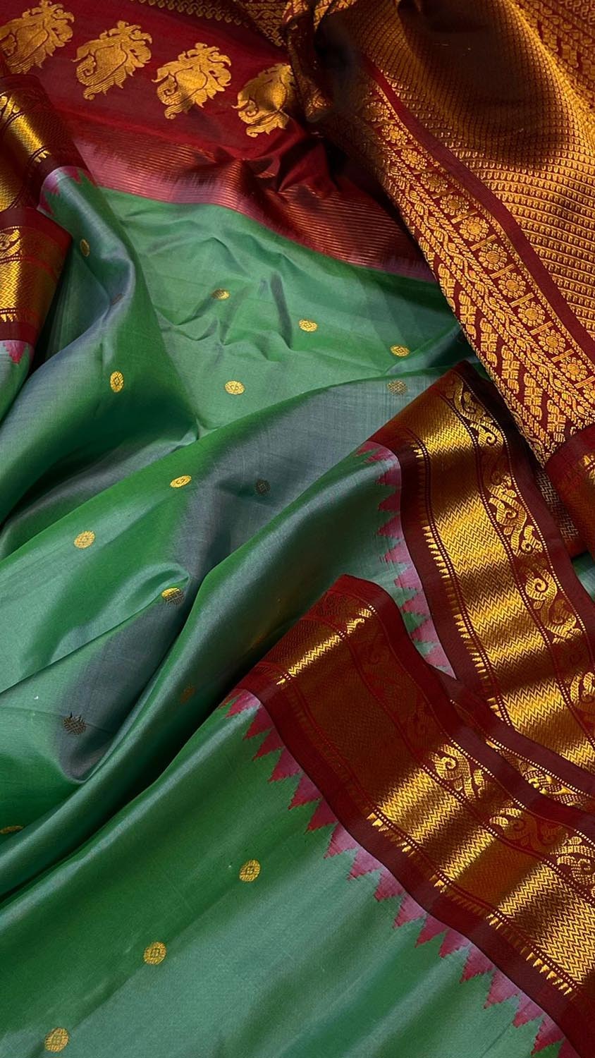 Green Gadwal Handloom Pure Silk Saree - Luxurion World