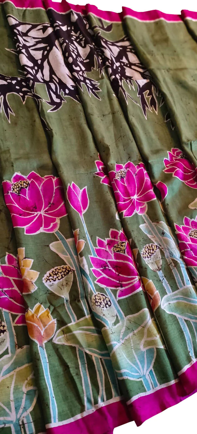 Green Batik Hand Painted Pichhwai Mulberry Silk Floral Design Saree - Luxurion World