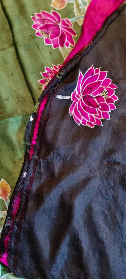 Green Batik Hand Painted Pichhwai Mulberry Silk Floral Design Saree - Luxurion World