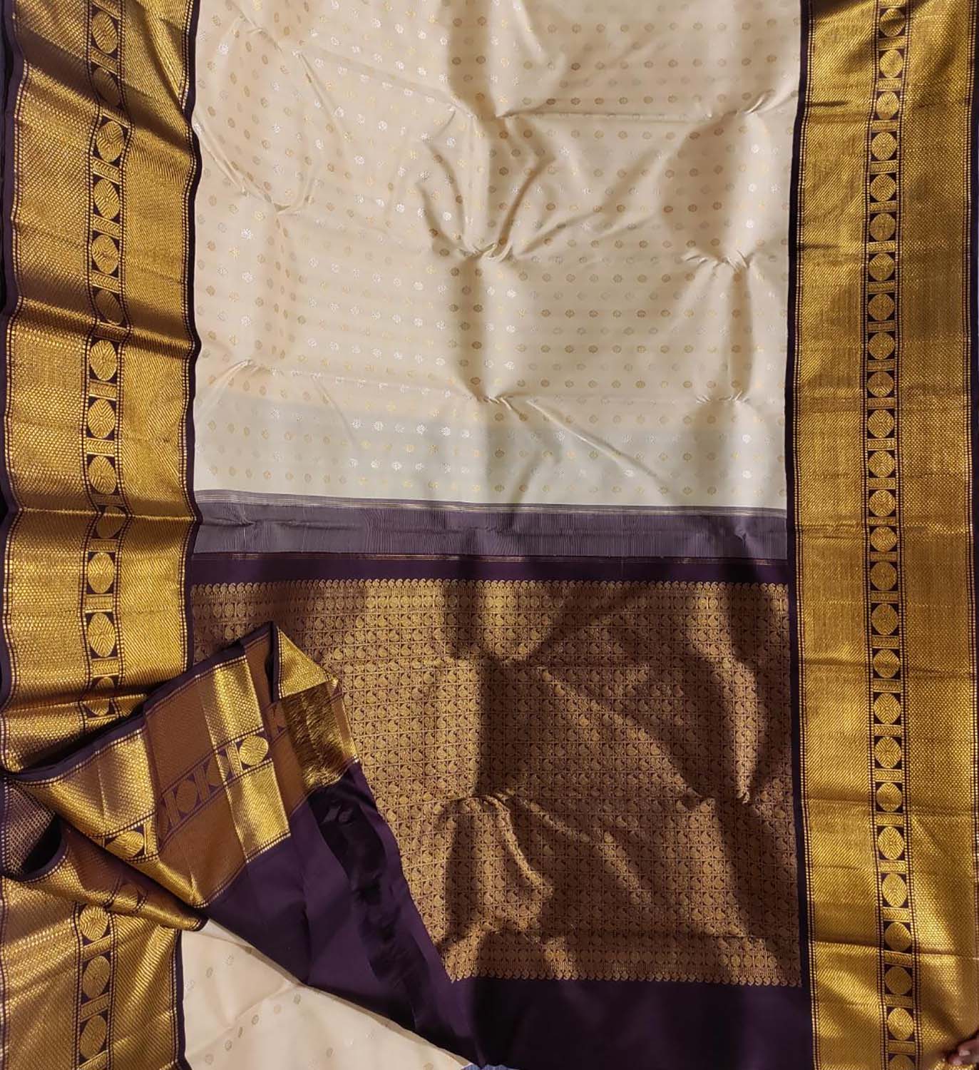 Off White Handloom Kanjeevaram Pure Silk Saree - Luxurion World