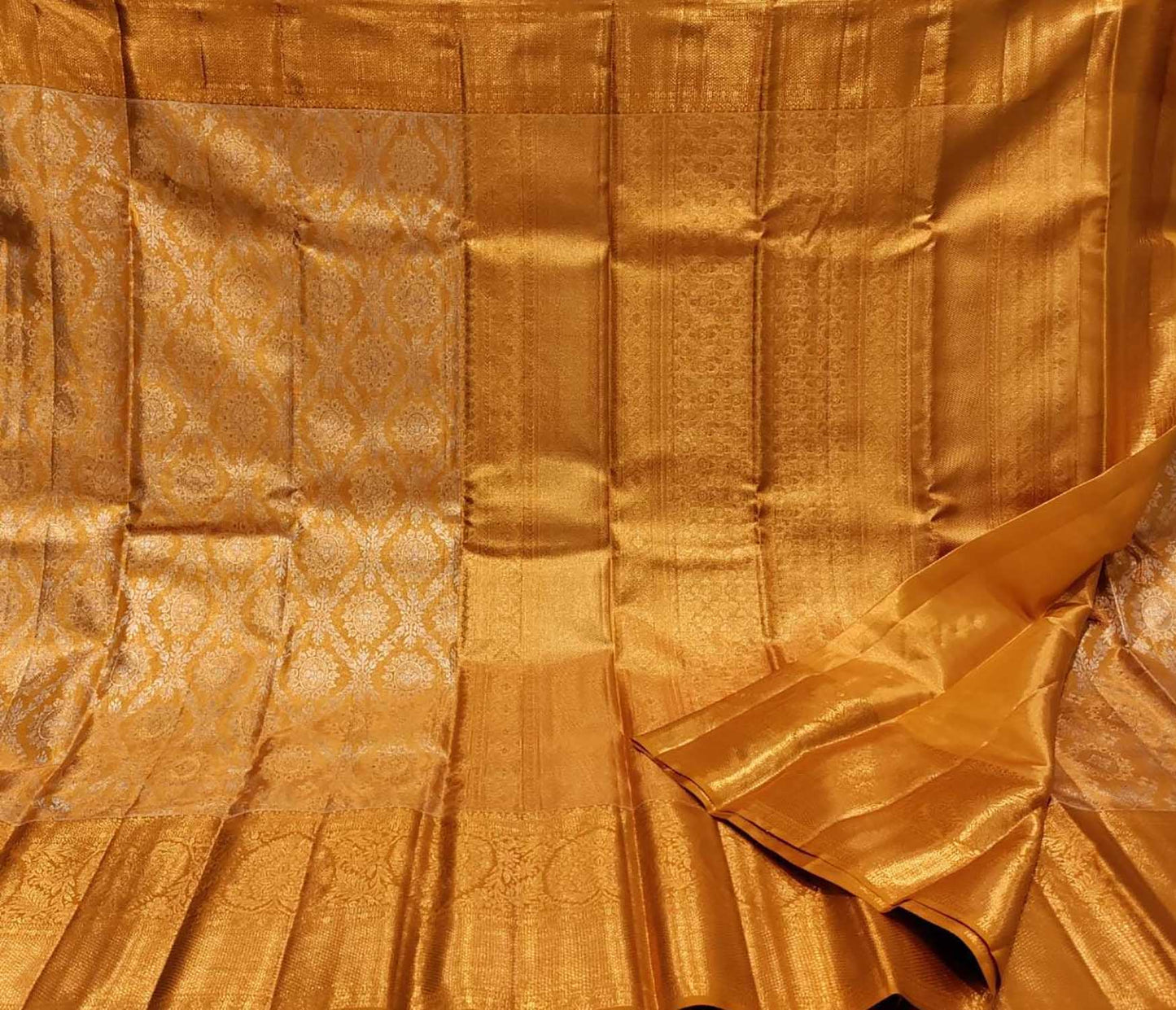 Shop the Finest Golden Kanjeevaram Handloom Pure Silk Sarees Online - Luxurion World