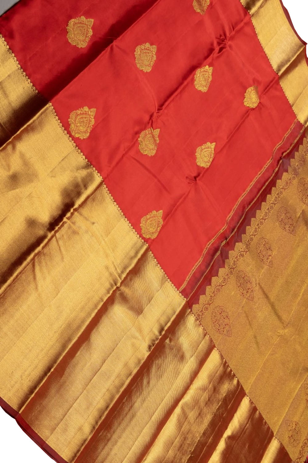 Red Handloom Kanjeevaram Pure Silk Saree - Luxurion World