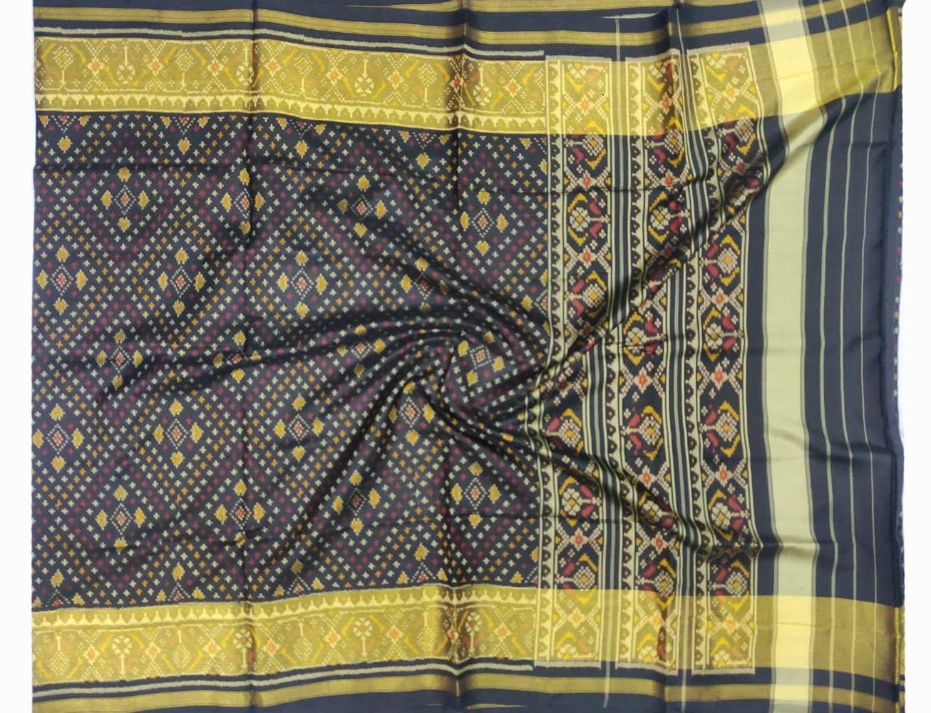 Black Handloom Single Ikat Patola Pure Silk Saree - Luxurion World