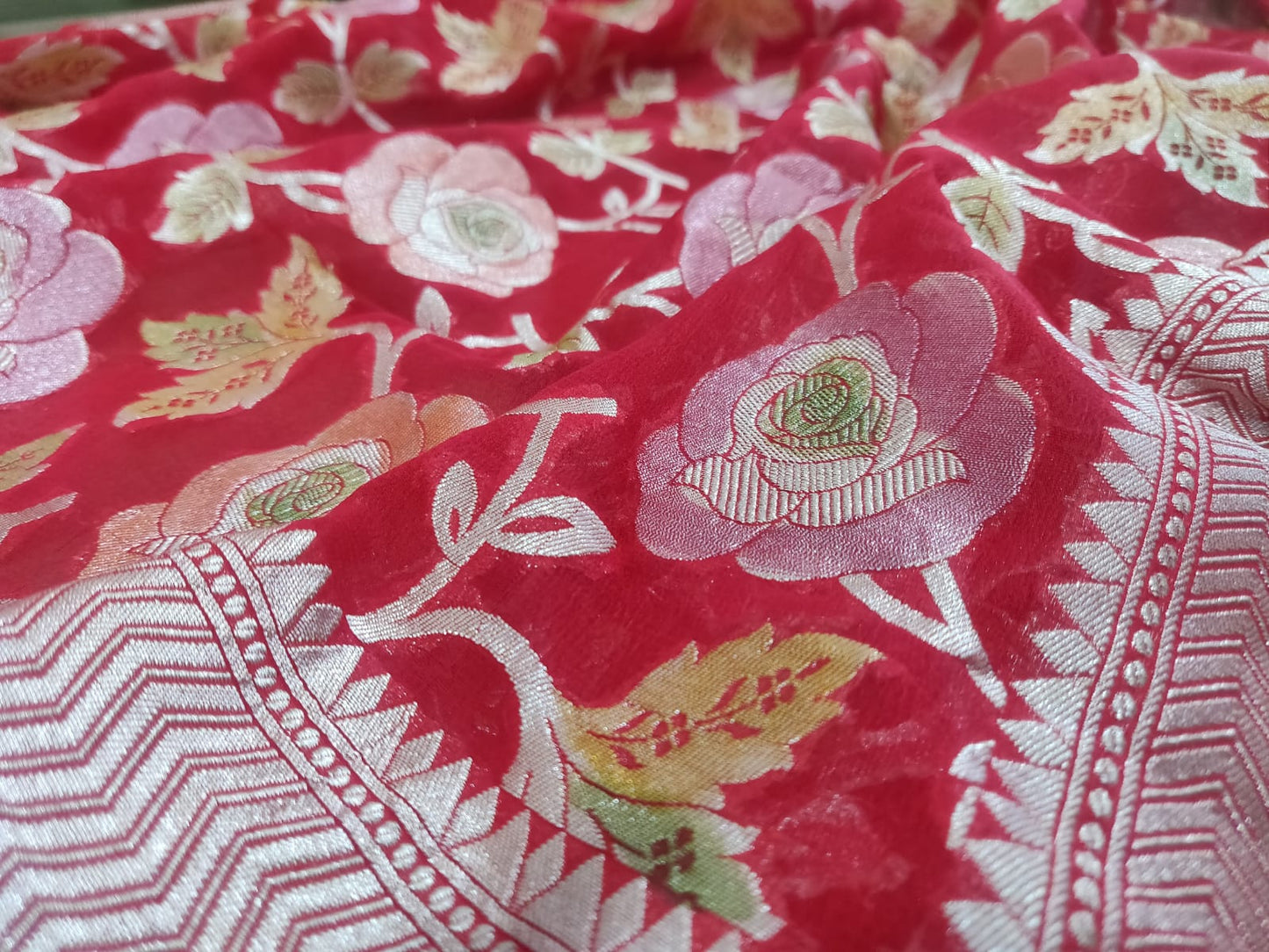 Red Handloom Banarasi Brush Dye Pure Georgette Dupatta - Luxurion World