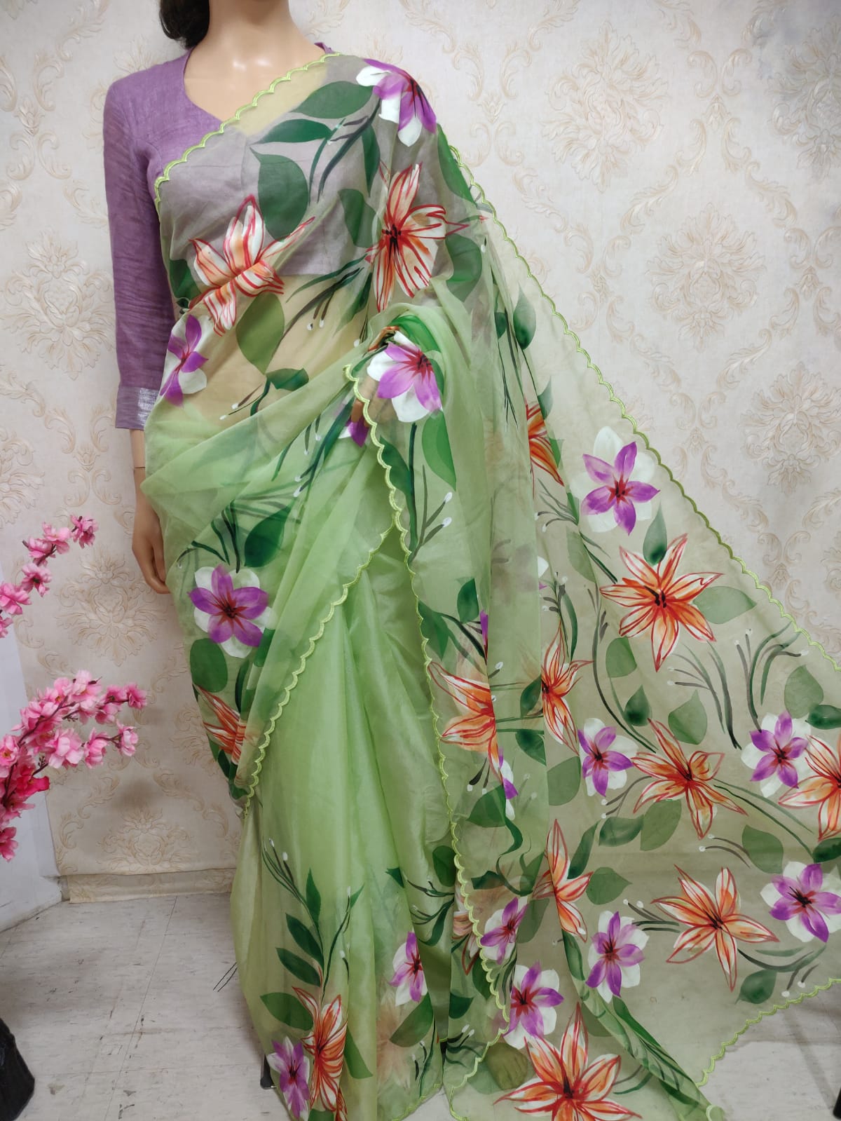 Green Hand Painted Organza Scalloped Border Saree - Luxurion World
