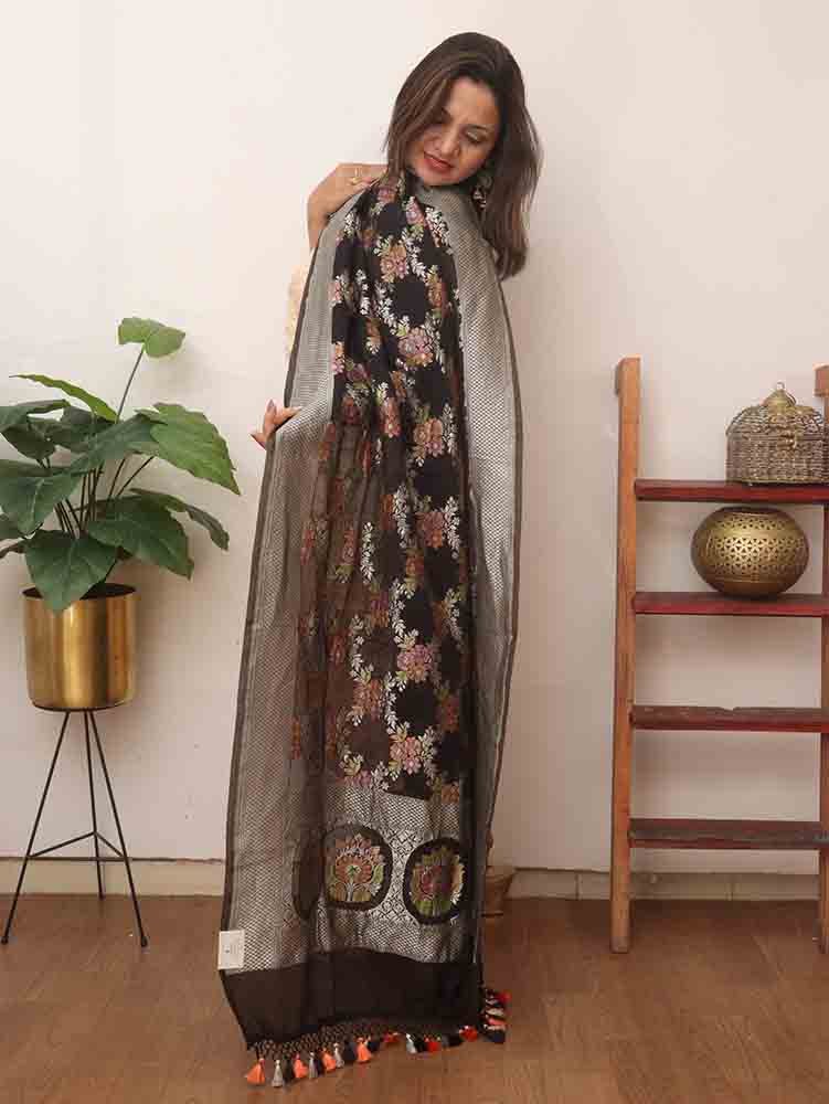 Black Handloom Banarasi Pure Georgette Brush Dye Dupatta - Luxurion World